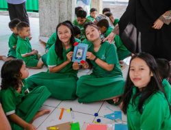 TOMS Indonesia dan Content Creator Febrian Tutup Kampanye Berjalan Sambil Berbagi dengan Donasi Nyata