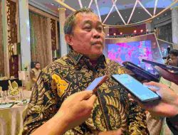 Koordinator Masyarakat Anti-Korupsi Indonesia (MAKI), Boyamin Saiman: Perlu Reformasi Tata Kelola Pemerintahan Secara Menyeluruh sebagai Langkah Preventif untuk Menghindari Krisis Ekonomi yang Lebih Dalam.
