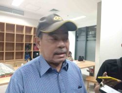 Bursah Zarnubi, Mantan Aktifis Pro Demokrasi dan Reformasi, Bupati Lahat: Indonesia Butuh Tokoh Inspiratif  yang Konsisten Memperjuangkan Demokrasi, Keadilan, dan Nilai-nilai Kemanusiaan melalui Gerakan Sosial maupun Karya Sastra.